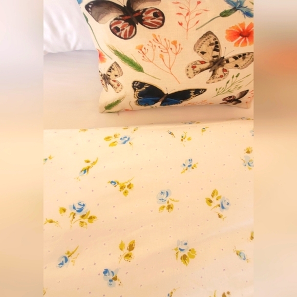 VINTAGE 70's Dbl Flat Sheet, Small Blue Rose Buds w/ Grn, Cot/poly Blend, 1pc - Picture 3 of 12